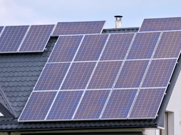 residential-house-with-rooftop-covered-with-solar-2022-11-17-16-22-41-utc-1.jpg